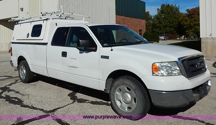 image for item I5319 2004 Ford F150 XL SuperCab pickup truck