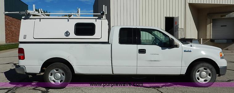 image for item I5319 2004 Ford F150 XL SuperCab pickup truck