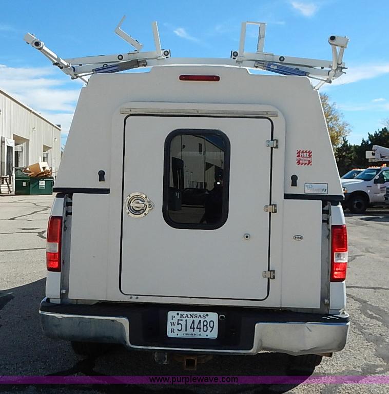 image for item I5319 2004 Ford F150 XL SuperCab pickup truck