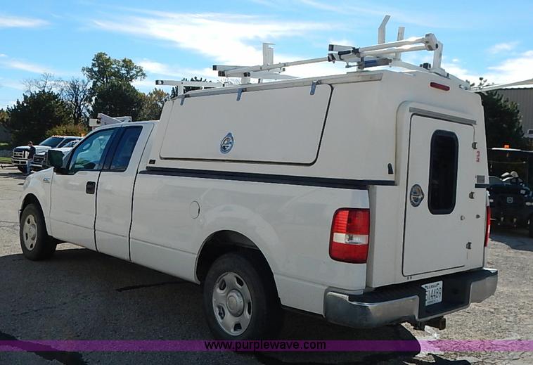 image for item I5319 2004 Ford F150 XL SuperCab pickup truck