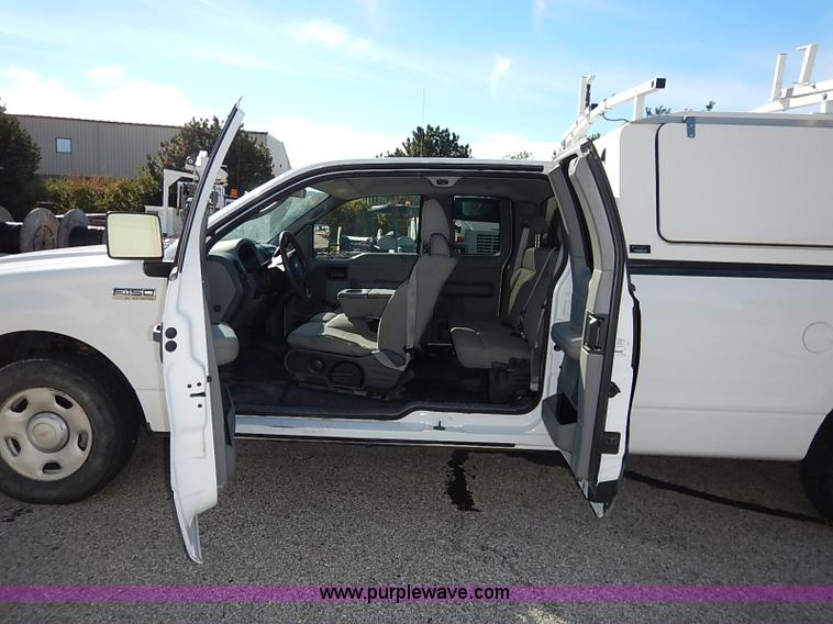 image for item I5319 2004 Ford F150 XL SuperCab pickup truck