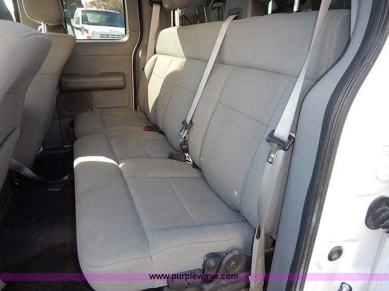 image for item I5319 2004 Ford F150 XL SuperCab pickup truck