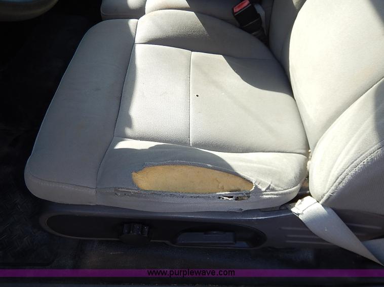 image for item I5319 2004 Ford F150 XL SuperCab pickup truck