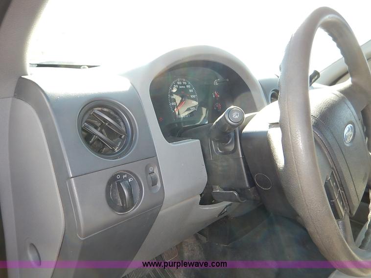 image for item I5319 2004 Ford F150 XL SuperCab pickup truck