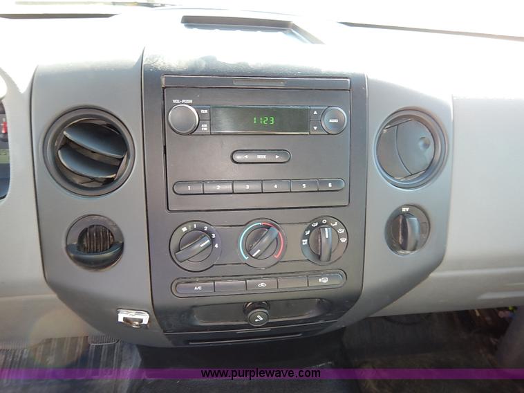 image for item I5319 2004 Ford F150 XL SuperCab pickup truck