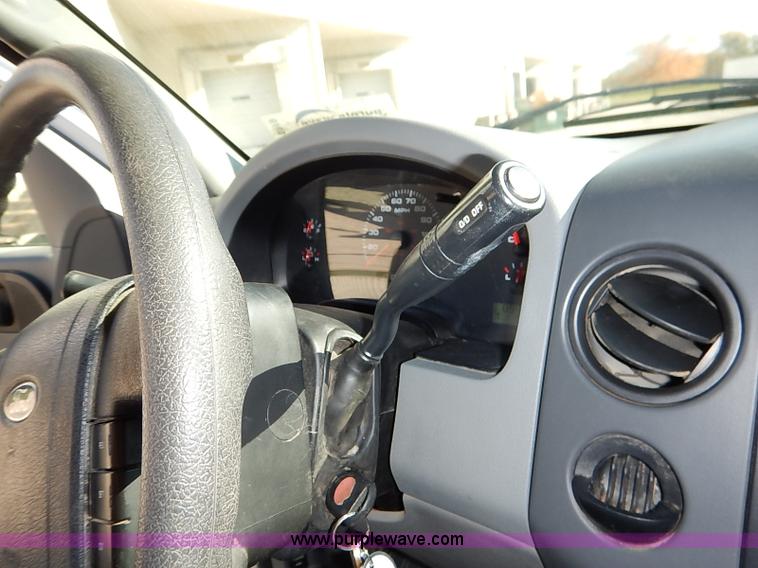 image for item I5319 2004 Ford F150 XL SuperCab pickup truck