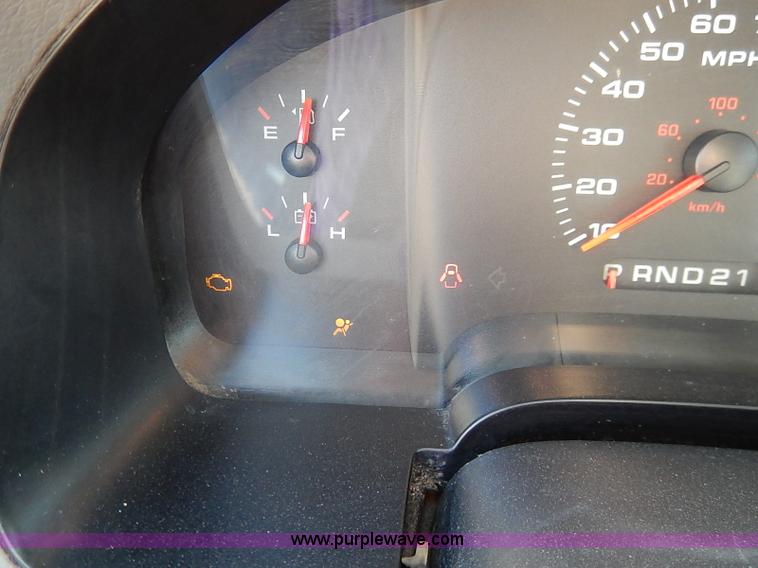 image for item I5319 2004 Ford F150 XL SuperCab pickup truck