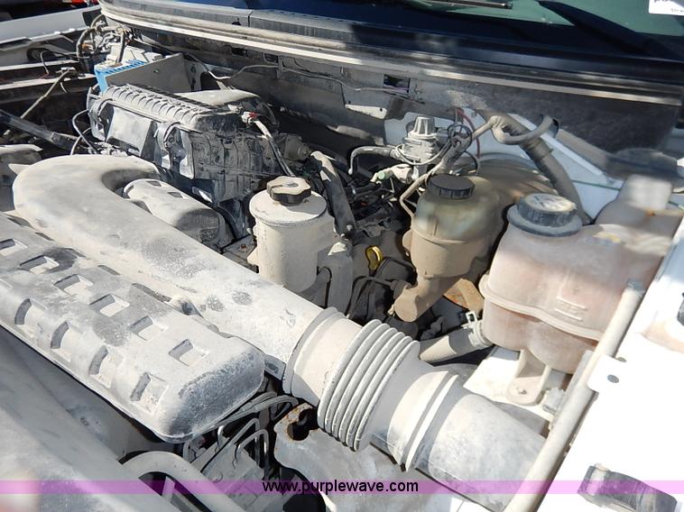 image for item I5319 2004 Ford F150 XL SuperCab pickup truck