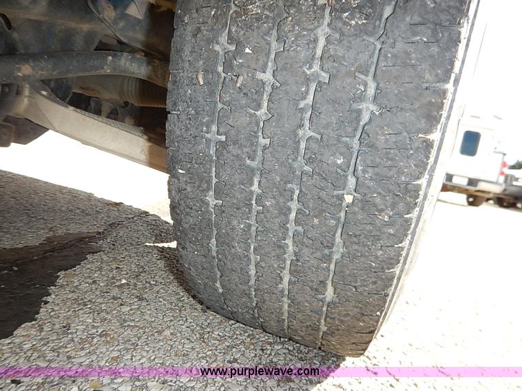 image for item I5319 2004 Ford F150 XL SuperCab pickup truck