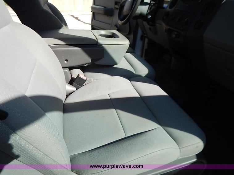 image for item I5319 2004 Ford F150 XL SuperCab pickup truck