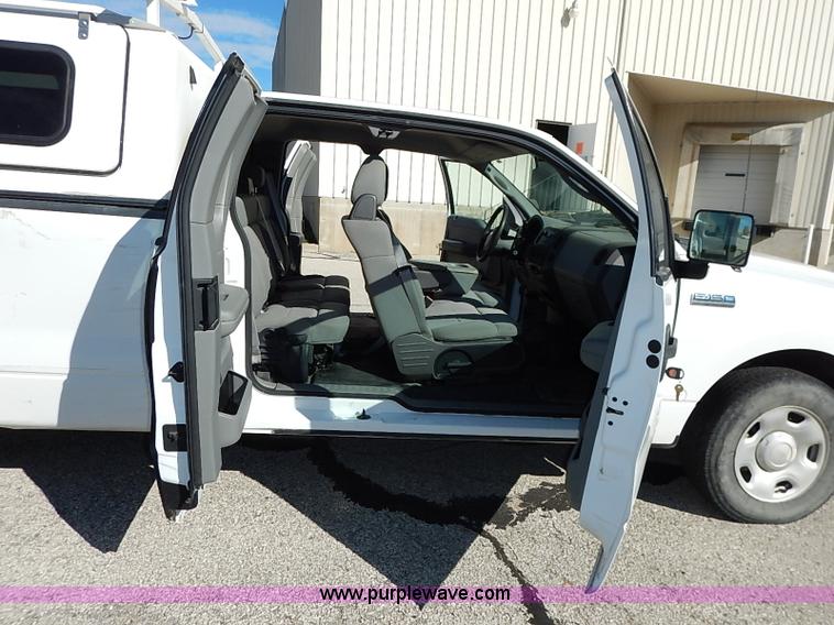 image for item I5319 2004 Ford F150 XL SuperCab pickup truck