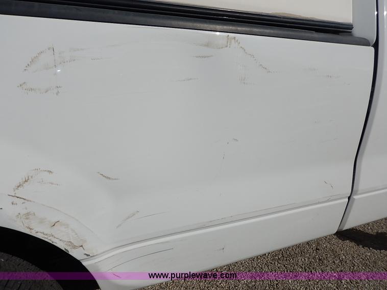 image for item I5319 2004 Ford F150 XL SuperCab pickup truck