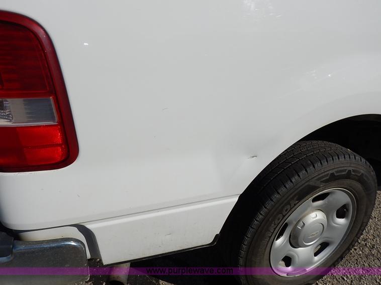 image for item I5319 2004 Ford F150 XL SuperCab pickup truck