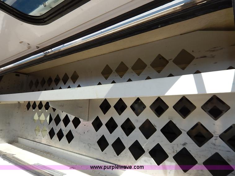 image for item I5319 2004 Ford F150 XL SuperCab pickup truck