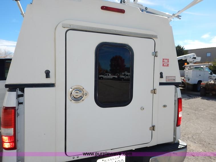 image for item I5319 2004 Ford F150 XL SuperCab pickup truck