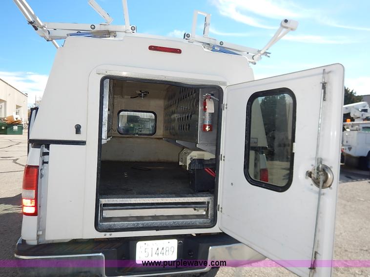 image for item I5319 2004 Ford F150 XL SuperCab pickup truck