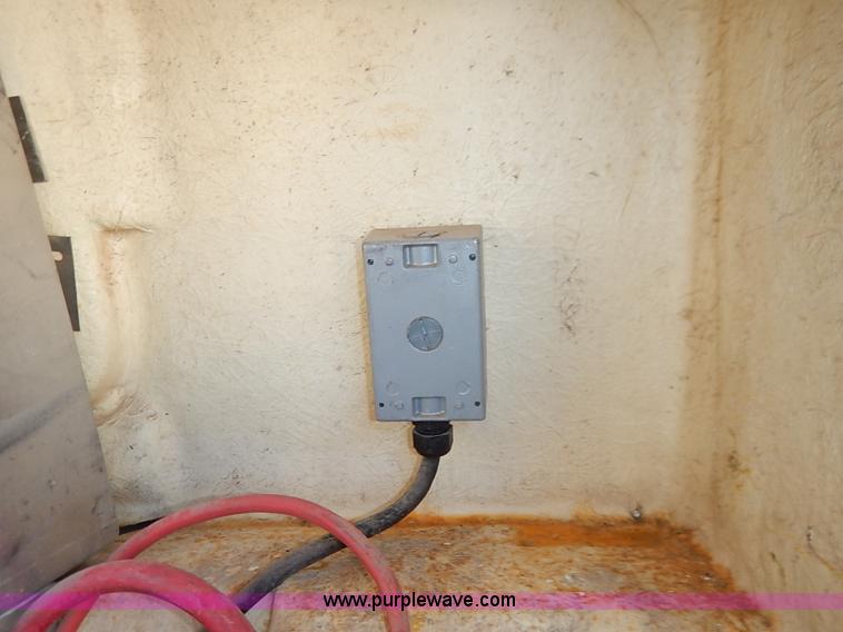 image for item I5319 2004 Ford F150 XL SuperCab pickup truck