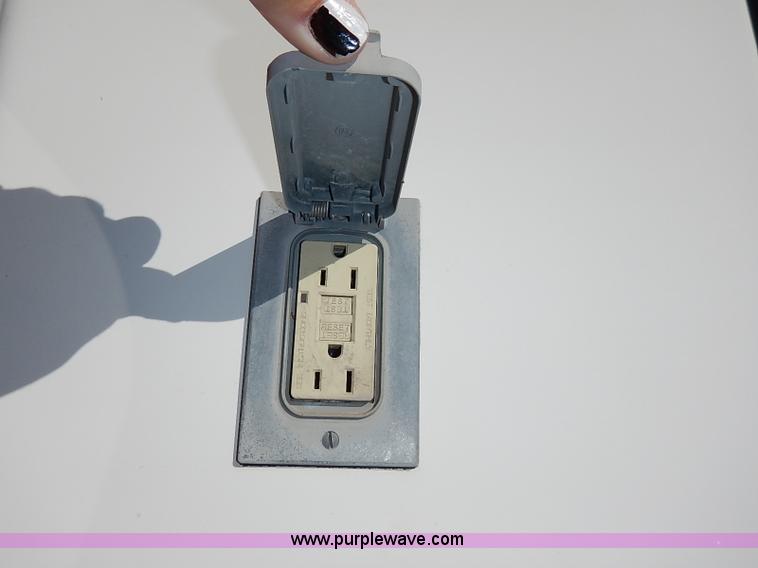 image for item I5319 2004 Ford F150 XL SuperCab pickup truck