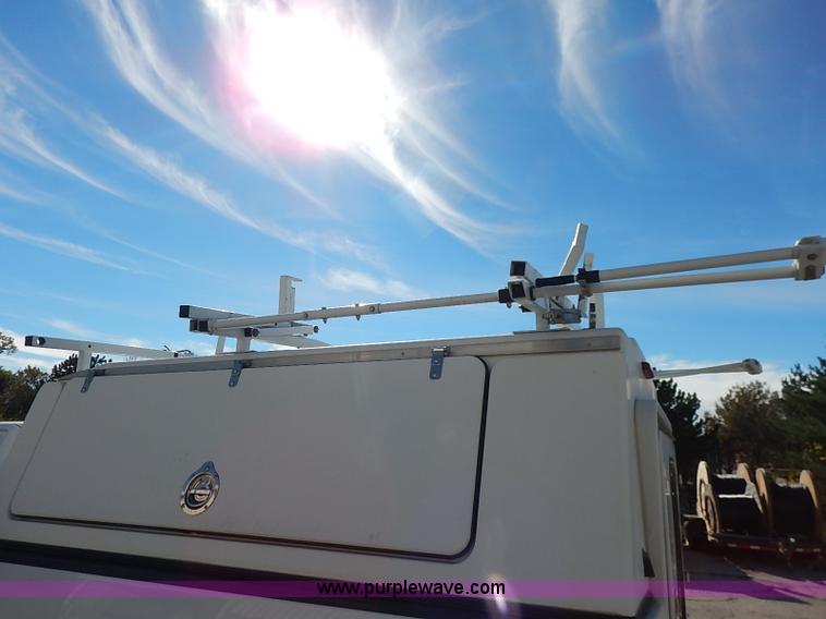 image for item I5319 2004 Ford F150 XL SuperCab pickup truck