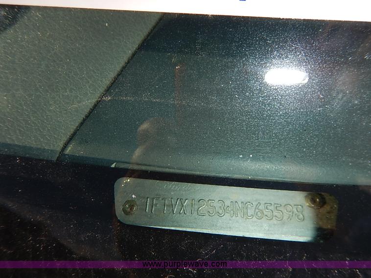 image for item I5319 2004 Ford F150 XL SuperCab pickup truck