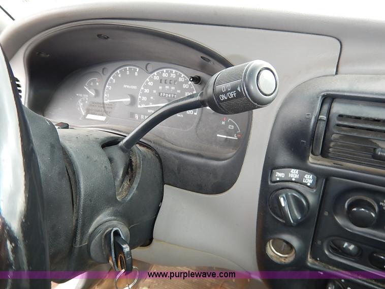 image for item I5325 1999 Ford Ranger pickup truck