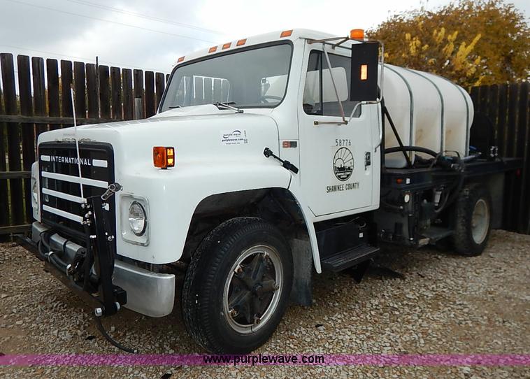 image for item I5329 1985 International S1600 water truck