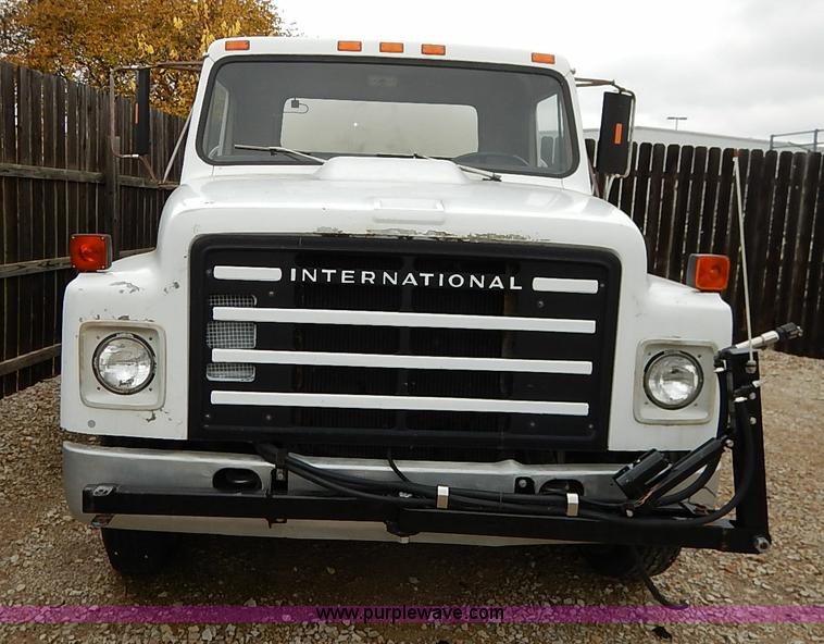 image for item I5329 1985 International S1600 water truck