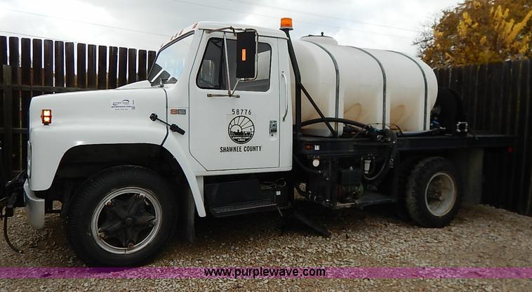 image for item I5329 1985 International S1600 water truck