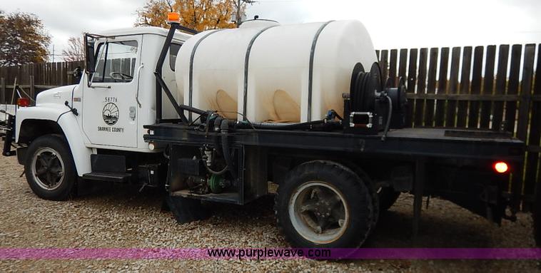 image for item I5329 1985 International S1600 water truck