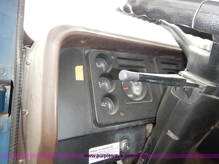 image for item I5329 1985 International S1600 water truck