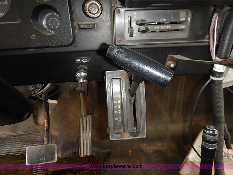 image for item I5329 1985 International S1600 water truck