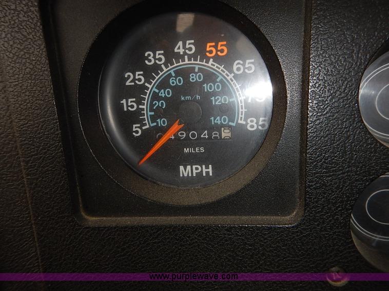 image for item I5329 1985 International S1600 water truck