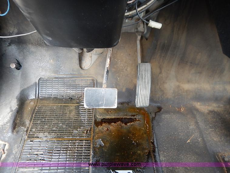 image for item I5329 1985 International S1600 water truck