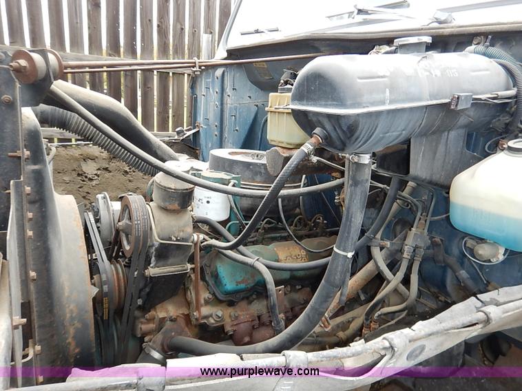 image for item I5329 1985 International S1600 water truck