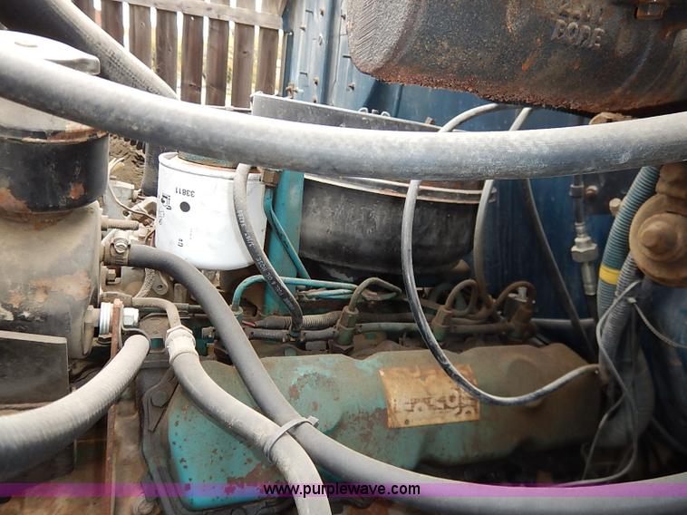 image for item I5329 1985 International S1600 water truck