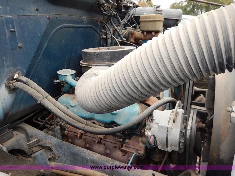 image for item I5329 1985 International S1600 water truck