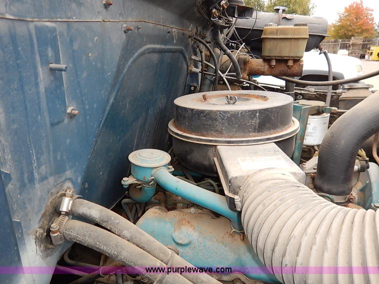 image for item I5329 1985 International S1600 water truck