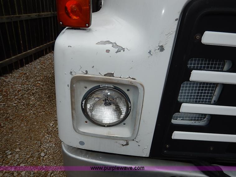 image for item I5329 1985 International S1600 water truck