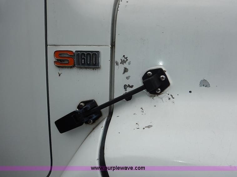 image for item I5329 1985 International S1600 water truck