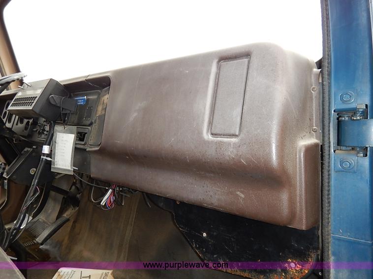 image for item I5329 1985 International S1600 water truck