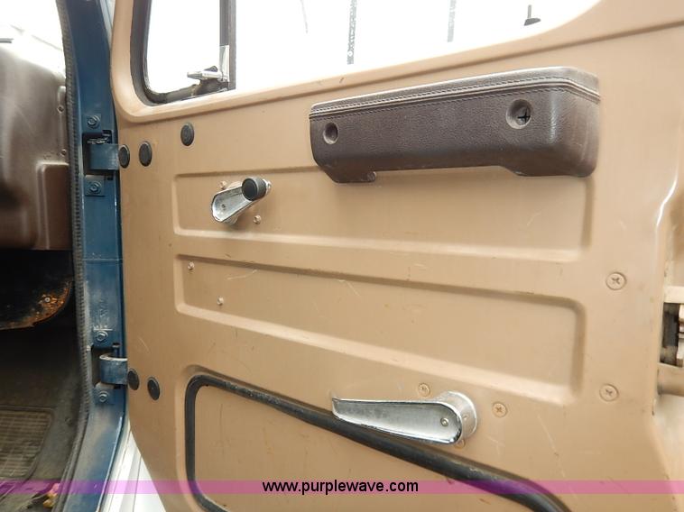 image for item I5329 1985 International S1600 water truck