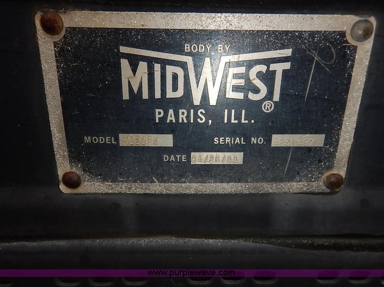 image for item I5329 1985 International S1600 water truck