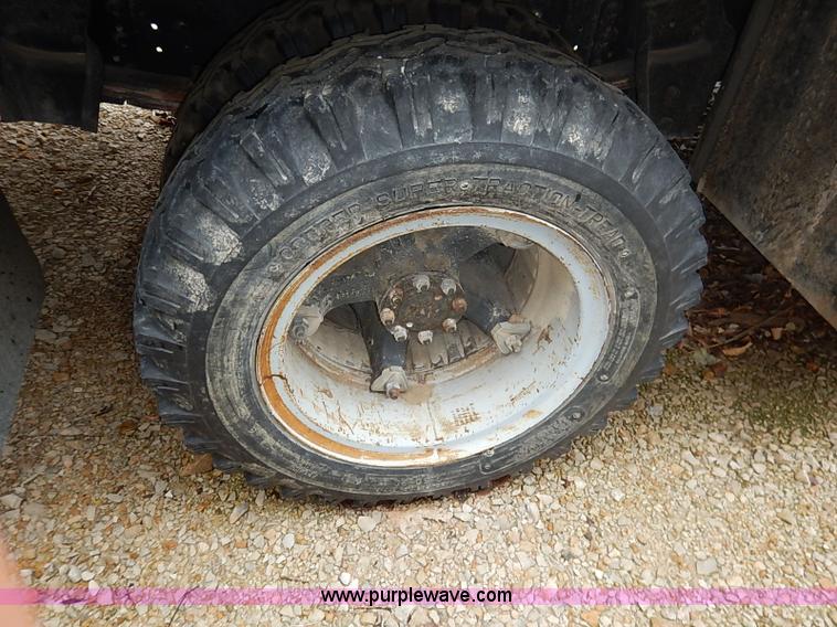 image for item I5329 1985 International S1600 water truck