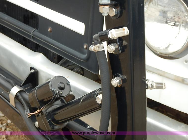 image for item I5329 1985 International S1600 water truck