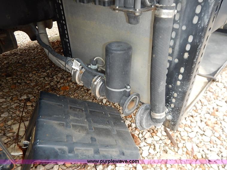 image for item I5329 1985 International S1600 water truck