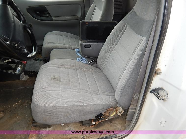 image for item I5332 1997 Ford Ranger SuperCab pickup truck