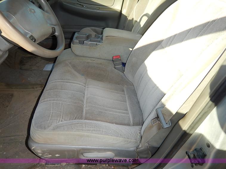 image for item I5913 2002 Chevrolet Impala