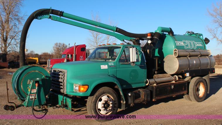 image for item I5981 1998 Ford F800 sewer vac truck