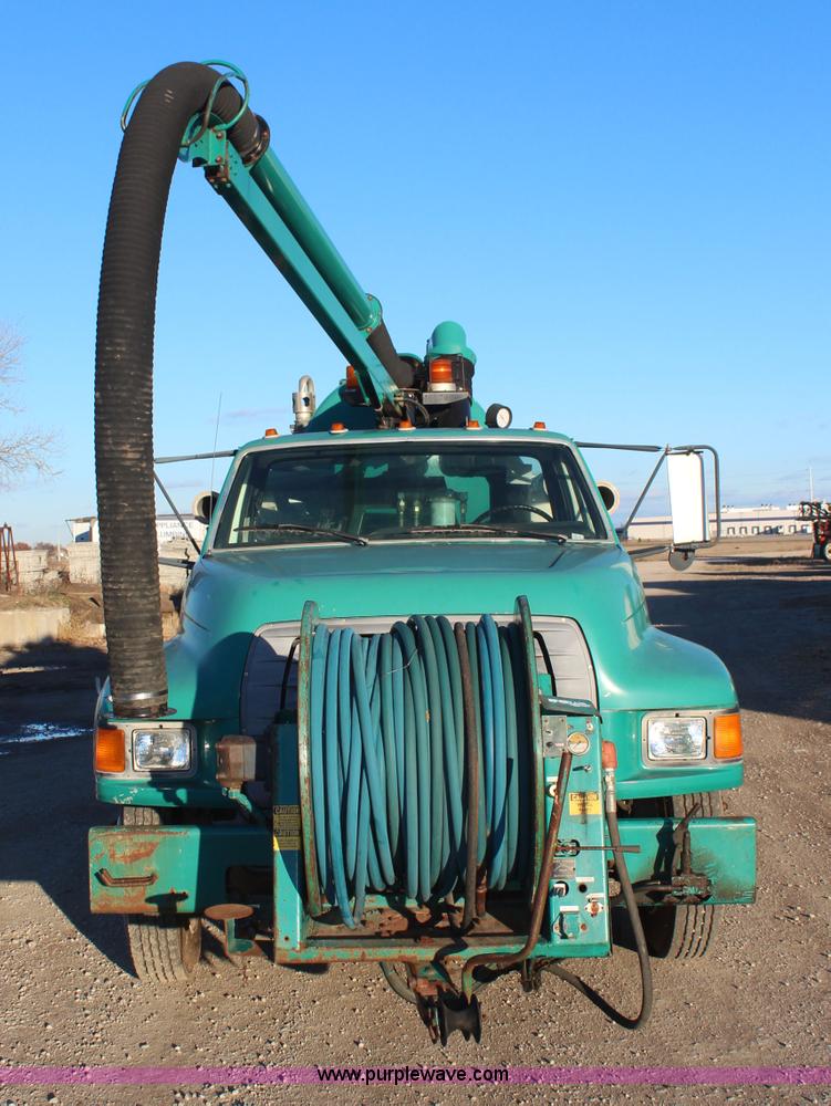 image for item I5981 1998 Ford F800 sewer vac truck