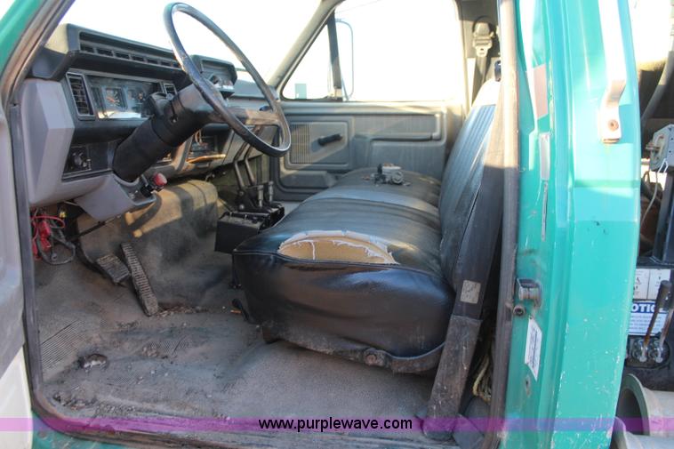 image for item I5981 1998 Ford F800 sewer vac truck